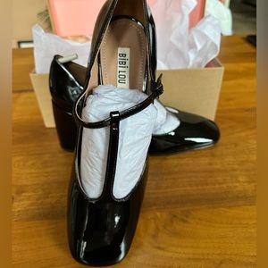 New in box Bibilou pumps patent black leather size 39.